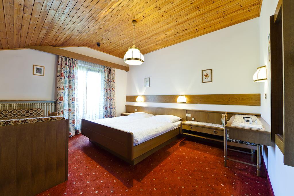 Hotel Brückenwirt - Al Ponte Montagna Habitación foto